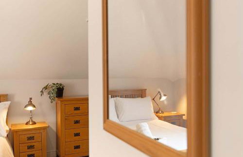 Seven Space - 7 Bedroom Home with Large Garden & Hot Tub - Foto 22