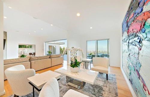 Stunning Modern Estate in BH with Pool, Spa, and Views - Foto 15