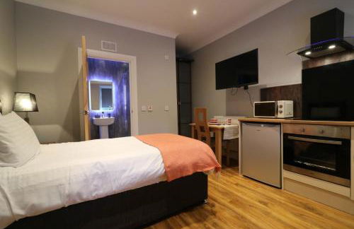 Signature - Linden Cottage Room 2 - Photo 2