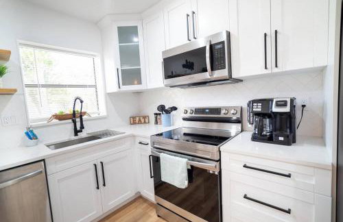 Tranquil and Sunny 4BR Getaway Home - Foto 17