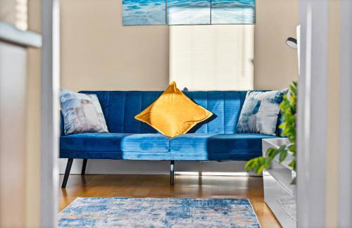 3 Bedrooms Elegant Homely House, Sleeps 6 Comfortably with 4 Double Beds, Newcastle, Free Street Parking, Business Travellers, Contractors, & Holiday Goers, Near all Major Transport Links in Newcastle & City Centre - Foto 2