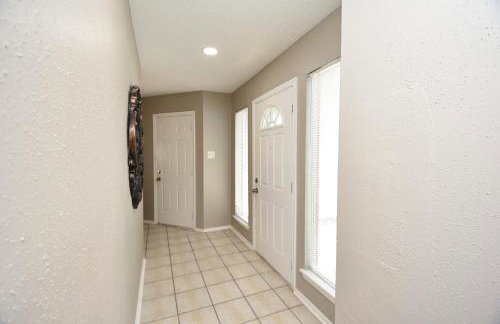 10 Minutes from IAH and Mall, Newly Rehabbed - Foto 34