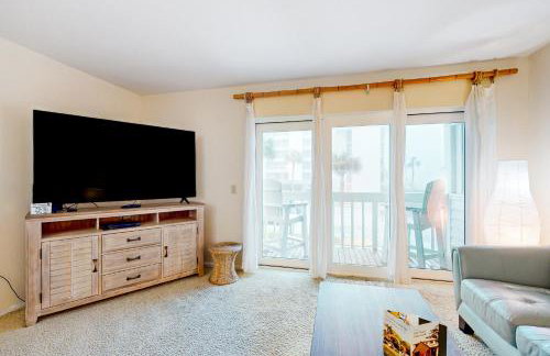 Ocean-view townhome with balcony & W/D - walk to beach - dog-friendly - Foto 6
