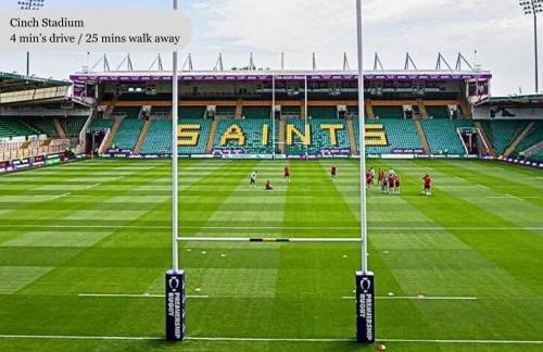 Exquisite 7 Bedroom 5 Bathroom House - Over 1900 sqft - Close to City Centre with Free Parking, Fast W-Fi and SmartTVs by Yoko Property - Foto 55