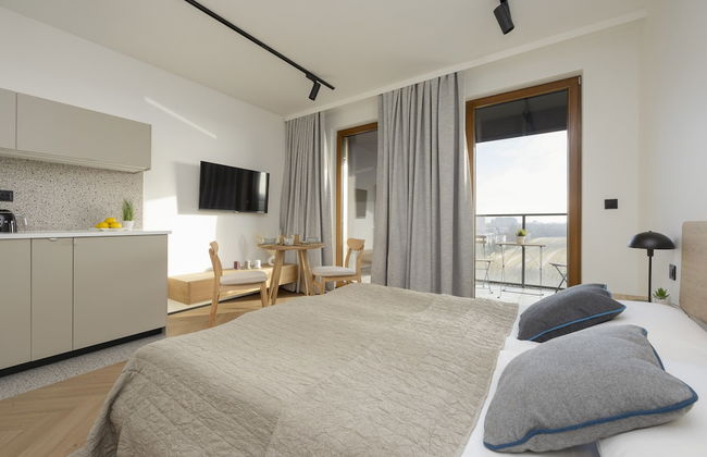 Horse Racing View 8th Floor by Renters - Photo 17