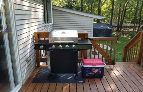 Serenity and Fun all in one in this Cozy Pocono Cabin - Foto 36