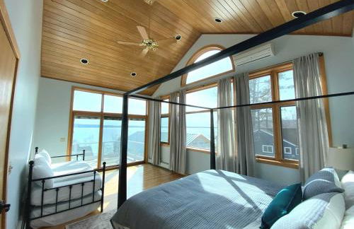 Crystal Lake Hillside with Private Sandy Beach - Foto 19