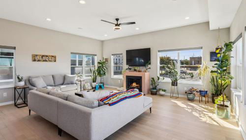 Family Fun Near Cedar Point - Rooftop Lake Views - Photo 3