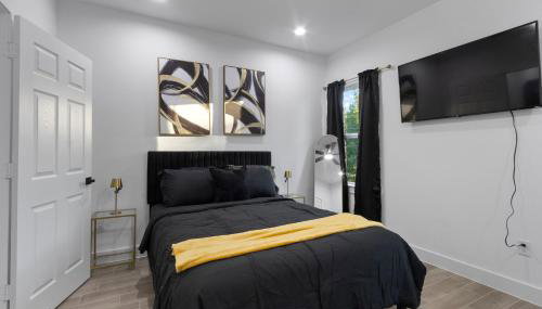 Chic Grey Escape Close to Downtown Fun - Foto 3