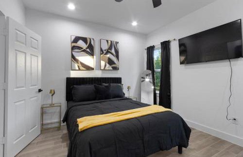 Chic Grey Escape Close to Downtown Fun - Foto 3