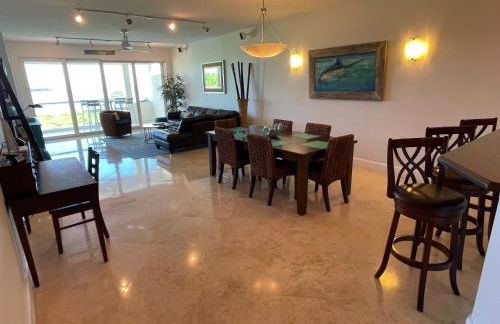LIC Mgr - LUXURIOUS 3 BED 3 BATH OCEANFRONT SUITE - UPSCALE OCEANFRONT RESORT - INDOOR PICKLEBALL - SPEAKEASY! - Photo 10