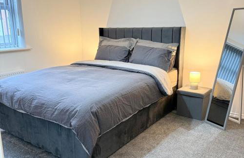 Newly Furnished Modern 2 Bedroom Flat With Free Parking in Humberstone Leicester - Foto 2