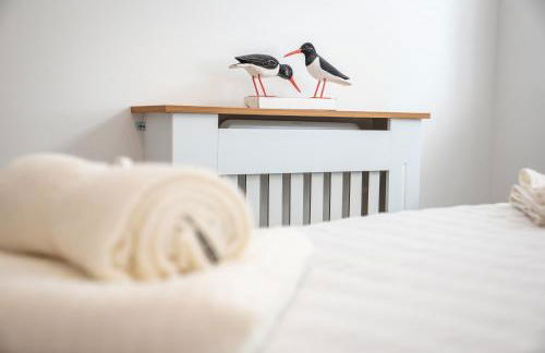 Welcome - BUSINESS or PLEASURE! Southampton 'City Vibes' # Stylish Apartment with Outdoor Courtyard! 1-4 Guests BOOK YOUR CITY BREAK or PRE-CRUISE STAY! CLOSE TO MAYFLOWER THEATRE, UNIVERSITIES, CRUISE TERMINALS, HOSPITALS & SHOPS! - Photo 27