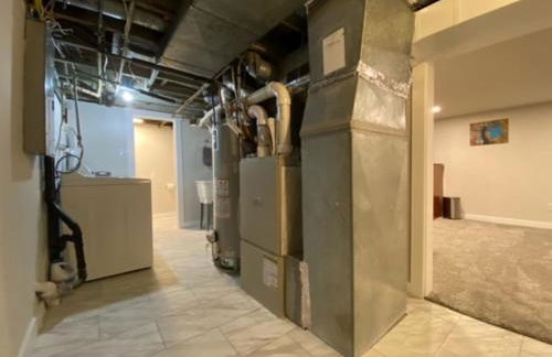 Charming Brick Home with bonus space & foosball - Foto 32