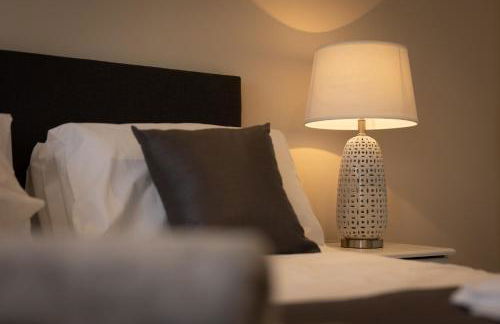 Maynor - Large Luxury House, Log Burner, Central Location - Photo 43