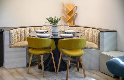 West Didsbury Retreat l Cinema l Sleeps 8 - Photo 10