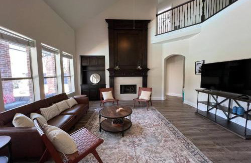 Lovejoy Serenity - Amazing pool, Games, Movie Room - Photo 2