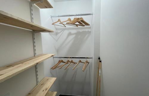 Dans résidence neuve LE SNOW ROC sur les pistes, appartement 8 personnes 2 chambres et coin montagne avec Terrasse WIFI et SAUNA - Photo 22