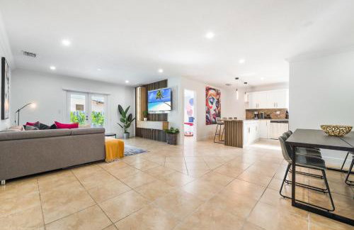 Le Femme Paradise - Htd Pool, Mini Golf, 5 Bedrooms, Jacuzzi, Game Room, BBQ,Pickleball - Photo 27