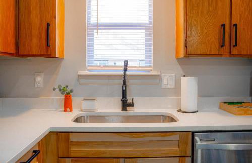 Roasted Blue - 8 min to KU & Mass - Photo 10