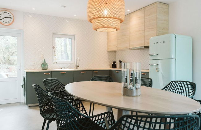 Large, Elegantly Furnished Holiday Home With Lots of Privacy on a Family Park - Foto 21