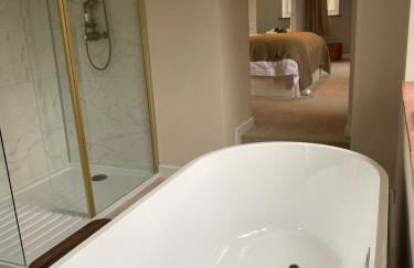 Cosy Riverside Hideaway - Photo 10