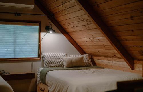 Fog & Fern Hideaway - Cozy Cabin w Private Hot Tub near Mt Rainier - Foto 20