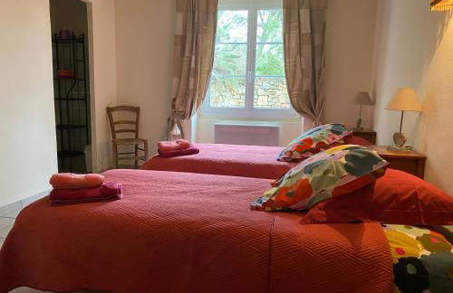 Gîtes in Mas Uzes zwembad en grote tuin - Foto 31