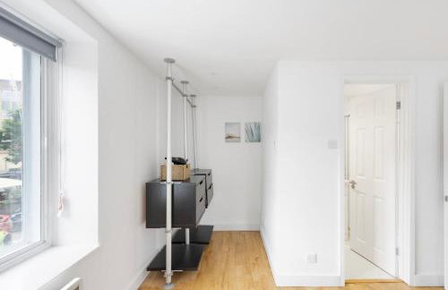 Central Apt-2Bed 2Bath-AC unit-By FabAccommodation - Foto 19