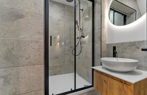 Newly renovated Atherton home by Train station - Foto 2