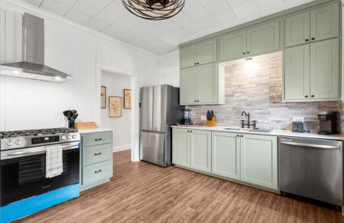 Evergreen Manor Private Pool 3BR No Stairs Retreat - Foto 33