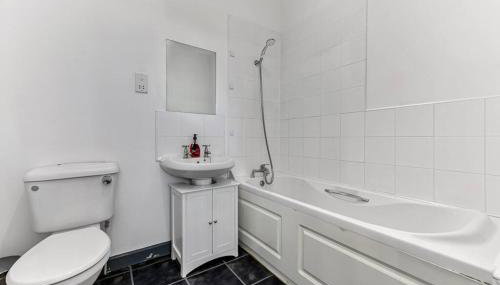 Large Group & Contractor Booking! Duplex w/Parking - Foto 2