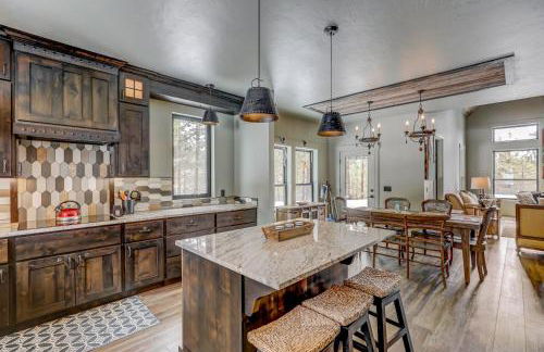 Camp 95 - Stunning Mountain Home - 4.5 Acres - Views - Hot Tub - Pet friendly - Private - Photo 19