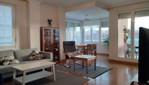 Espacio amplio y luminoso - Foto 4