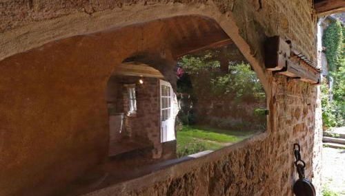 Maison historique du 15ème siècle avec jardin à La Carneille - FR-1-497-135 - Foto 4