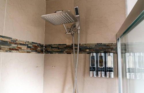 Luxury Retreat 3B ,2Ba POOL , Coral Gables Center - Photo 32