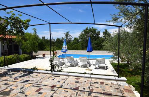 Lovable Apartment, Pool With Deckchairs, Fenced Garden With Grill, Wifi and Airco - Foto 2