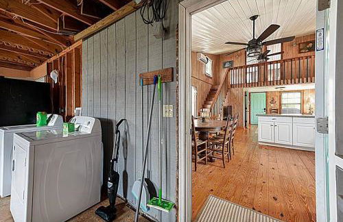 Shipwrecked Shack Waterfront House Boat on Land - Foto 7