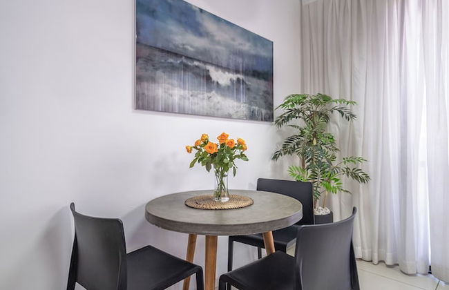 Stylish 1BR Beach-Front Apt w Sea View - Foto 8