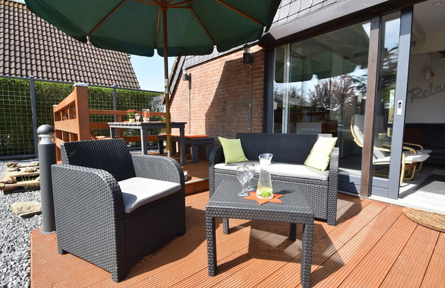Snug Holiday Home in Herkingen with Hot Tub in Garden - Foto 10