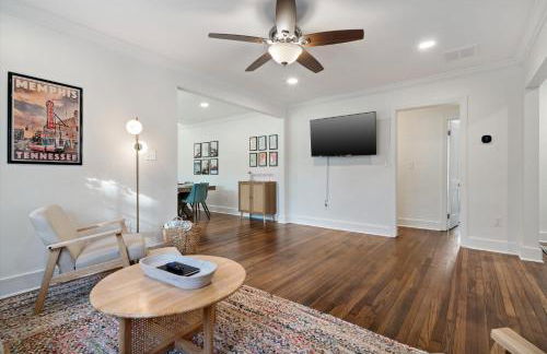 Hot Tub & Pool Table Mins to Beale Renovated - Foto 9