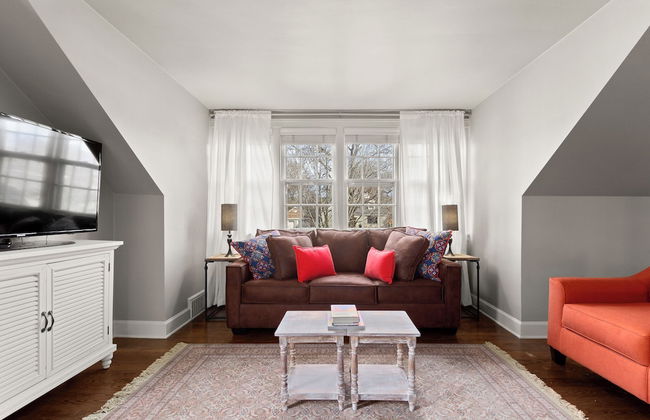 Cottage Charm - Photo 13