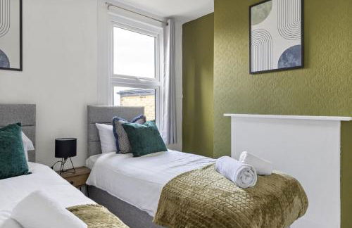 Parea Living - Hackney, 4-Bedroom Victorian House w Big Garden - Foto 21