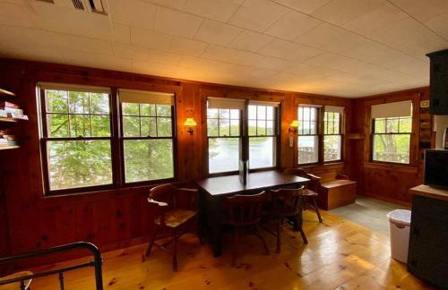 Little Red Wing 50s Lake Cabin - Foto 27