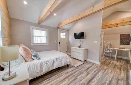 Studio with Deck by Leavetown Vacations - Foto 9