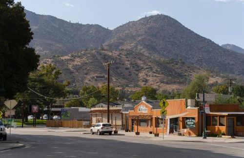 Lazy Squirrel - Cozy Family House with Full Game Room - Foto 63