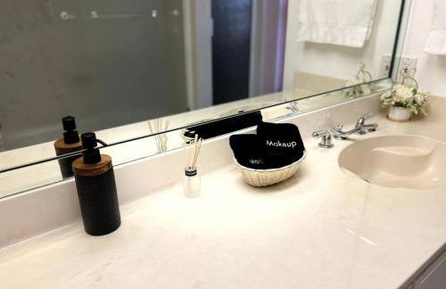 Waterfront Home With Heated Pool/Jacuzzi and only 1mile to beach - Foto 47