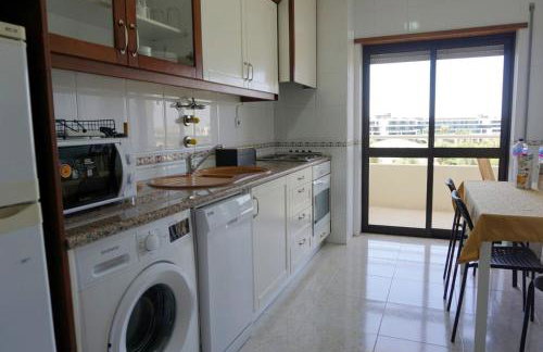 Sunny Apartment in Alvor - Balcony, Sunset, dishwasher, AC & Wi-Fi - Foto 10