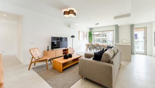 Modern 2BR w Rooftop Pool & Parking by LovelyStay - Foto 2