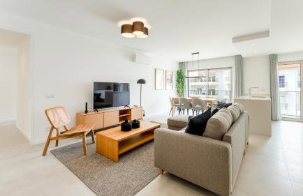 Modern 2BR w Rooftop Pool & Parking by LovelyStay - Foto 2